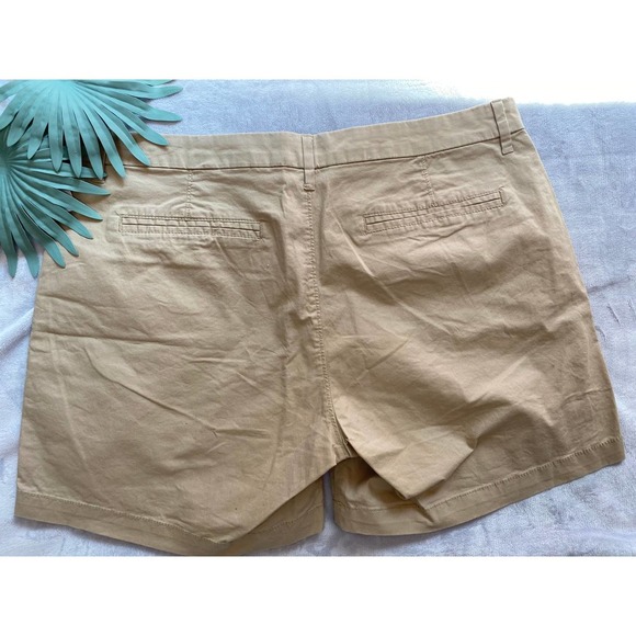 Old Navy Khaki Shorts Sz 12 Pockets 5" Inseam NWT - Picture 3 of 6